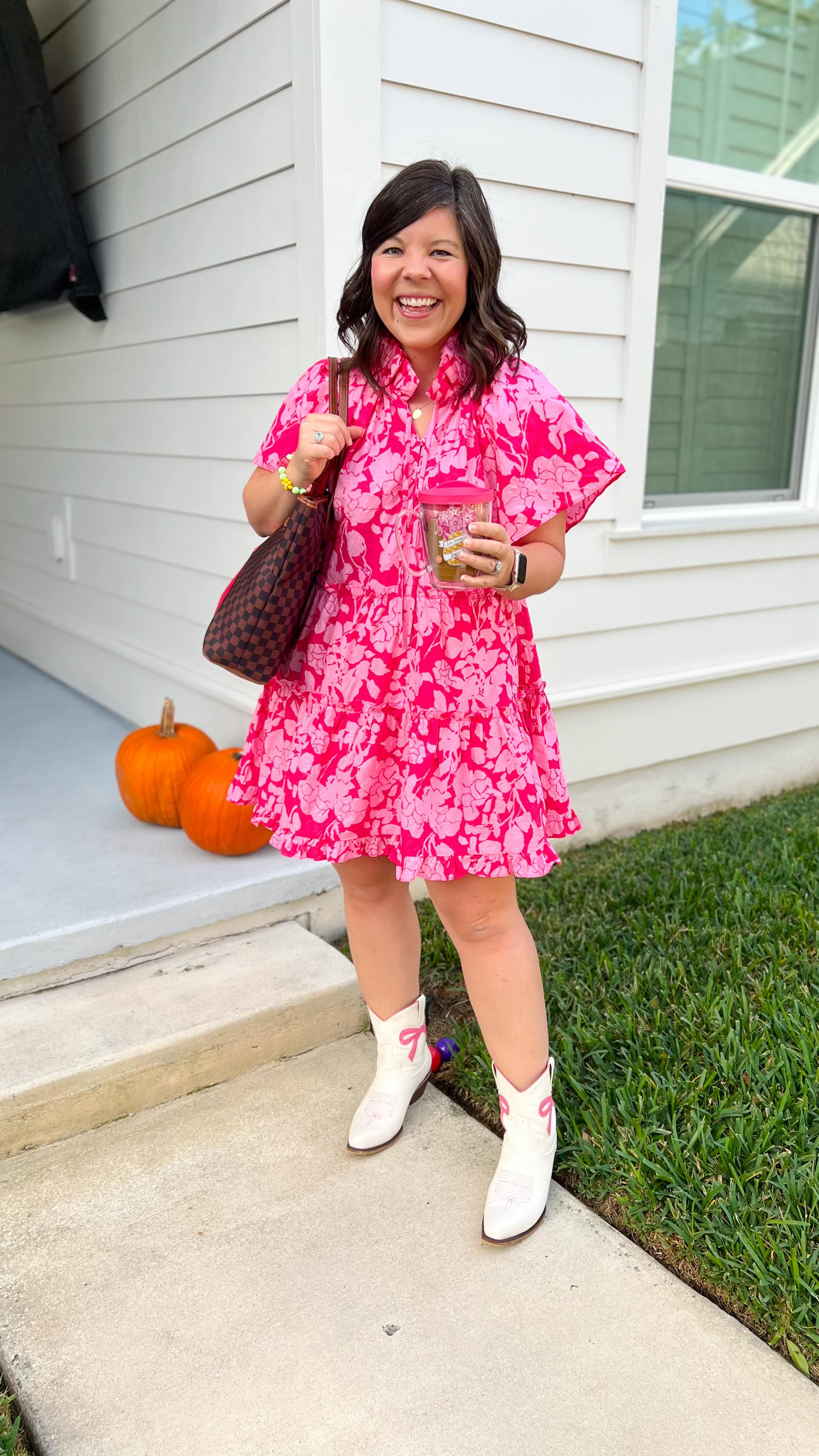 For my millennial mamas, looking to add a little extra pizzaz into their daily life : welcome!

Around here we find joy in getting dressed, wear pink on more days than Wednesday, and never miss a chance to break it down to early 2000’s hip hop.

Come and stay awhile! 🙌🏻

Comment SHOP below to receive a DM with the link to this post on my LTK ⬇ https://liketk.it/5wvfT #ltkstyletip #ltkfindsunder100 #ltksalealert #tuckernucking #momstyle #millennialmom